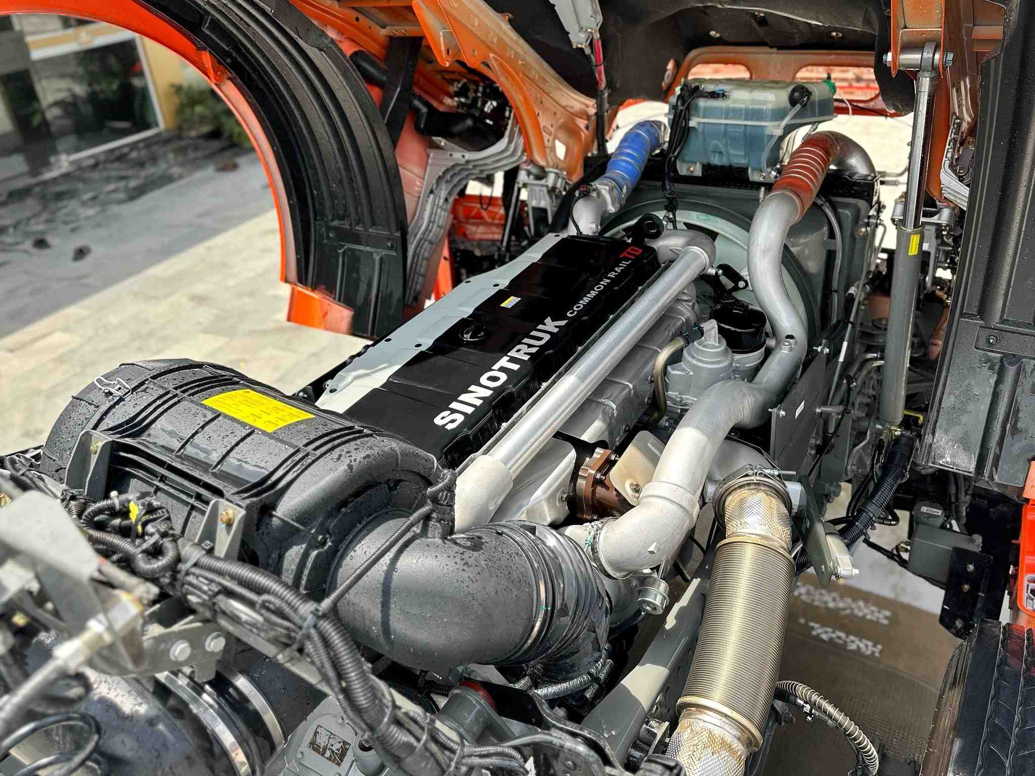 dong-co-man-Howo-TH7-N-460-HP